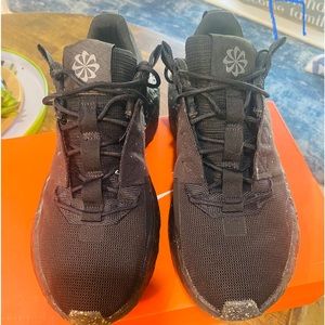 Men’s Nike shoes. Size 11. Excellent condition. Black
